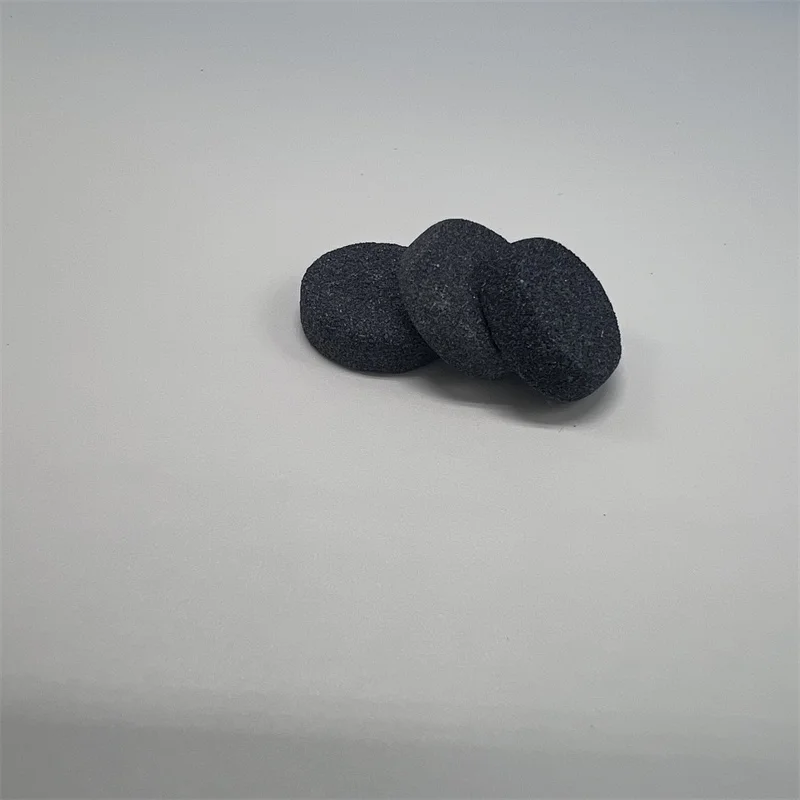 H01c93193ff434983b69c50a001db48813.webp 4mm 5-10um Customize Porous Ceramic Filters Plate Round Silicon Carbide SIC Porous Ceramic Disc - Image 1