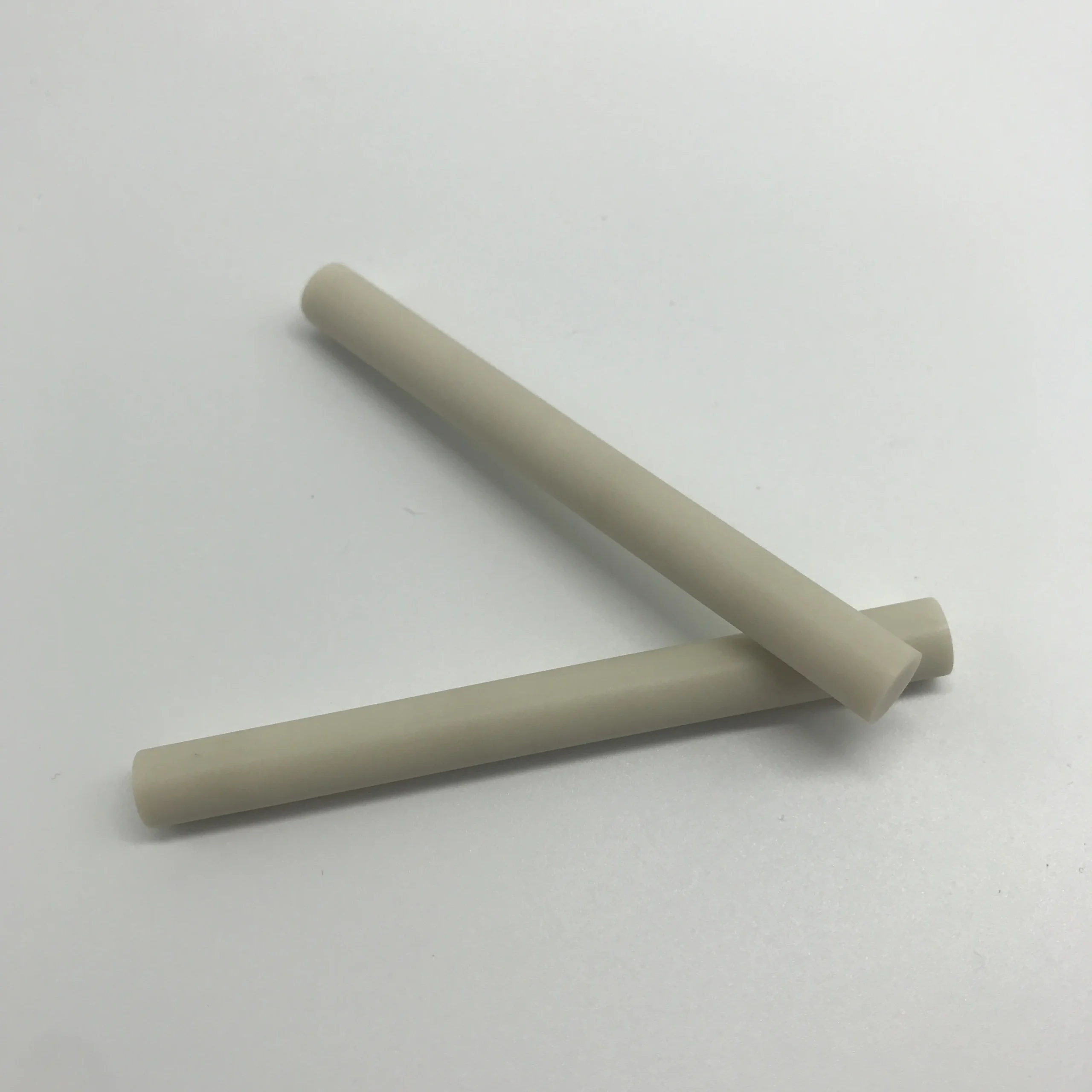 H0421c3ed14974fe0a93d485f4633e80fV.webp High Thermal Conductivity 170W/m-K Aluminum Nitride Ceramic Rod ALN Bar for Power Electronics - Image 1