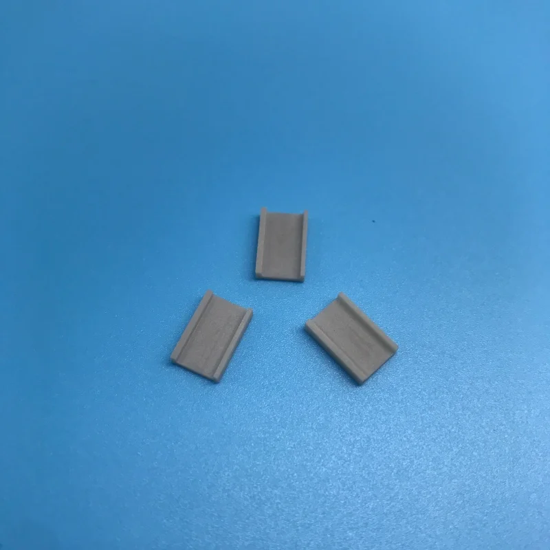 H52889c14303a4616a4069c9c383b5082m.webp Aluminum Nitride Ceramic Sheets Clips Customized Precision Ceramic Parts - Image 1