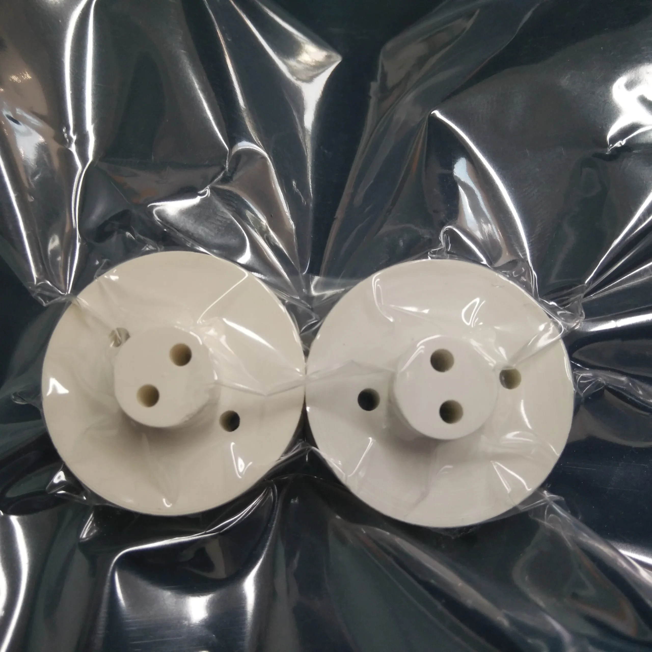 H60f2a6461d3b469c96dd678fc7b705bb8.webp Corrosion Resistant Custom Electrical Insulator HPBN Hot Pressed Boron Nitride Ceramic Part - Image 1