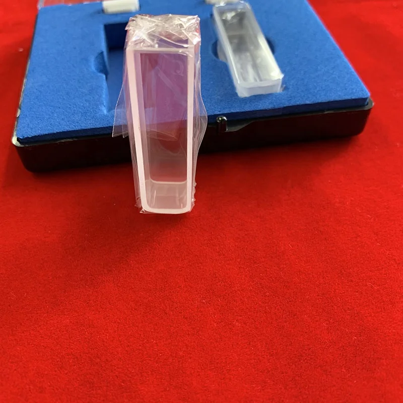 H745de32478b2448e9ffa025c0a41a7b7a.webp Q4 Quartz Glass Cuvette Standard Cell With PTFE Lid - Image 1