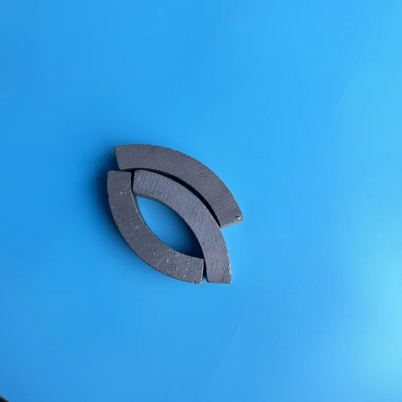 H7705323bfe714c979f4ed5267b5d0c51N.webp Customized High Hardness Sic Heteromorphic Parts Silicon Carbide Ceramic Strip - Image 1