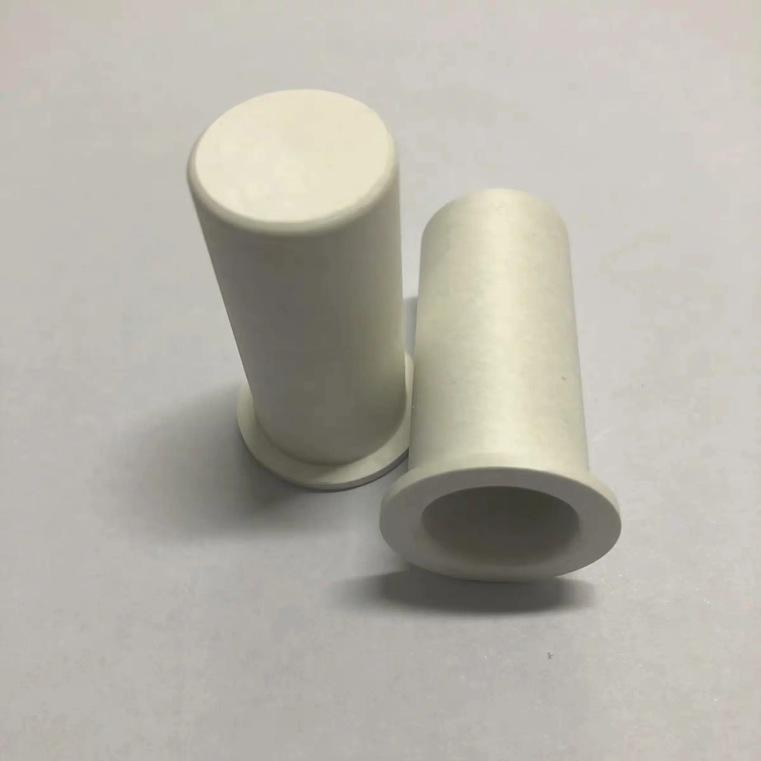 H8cededd7b9d6459fa6e87e86d38edf99D.webp Composite AlN-BN Ceramic Material Pot Aluminum Nitride Composite Boron Nitride Ceramic Crucible - Image 1