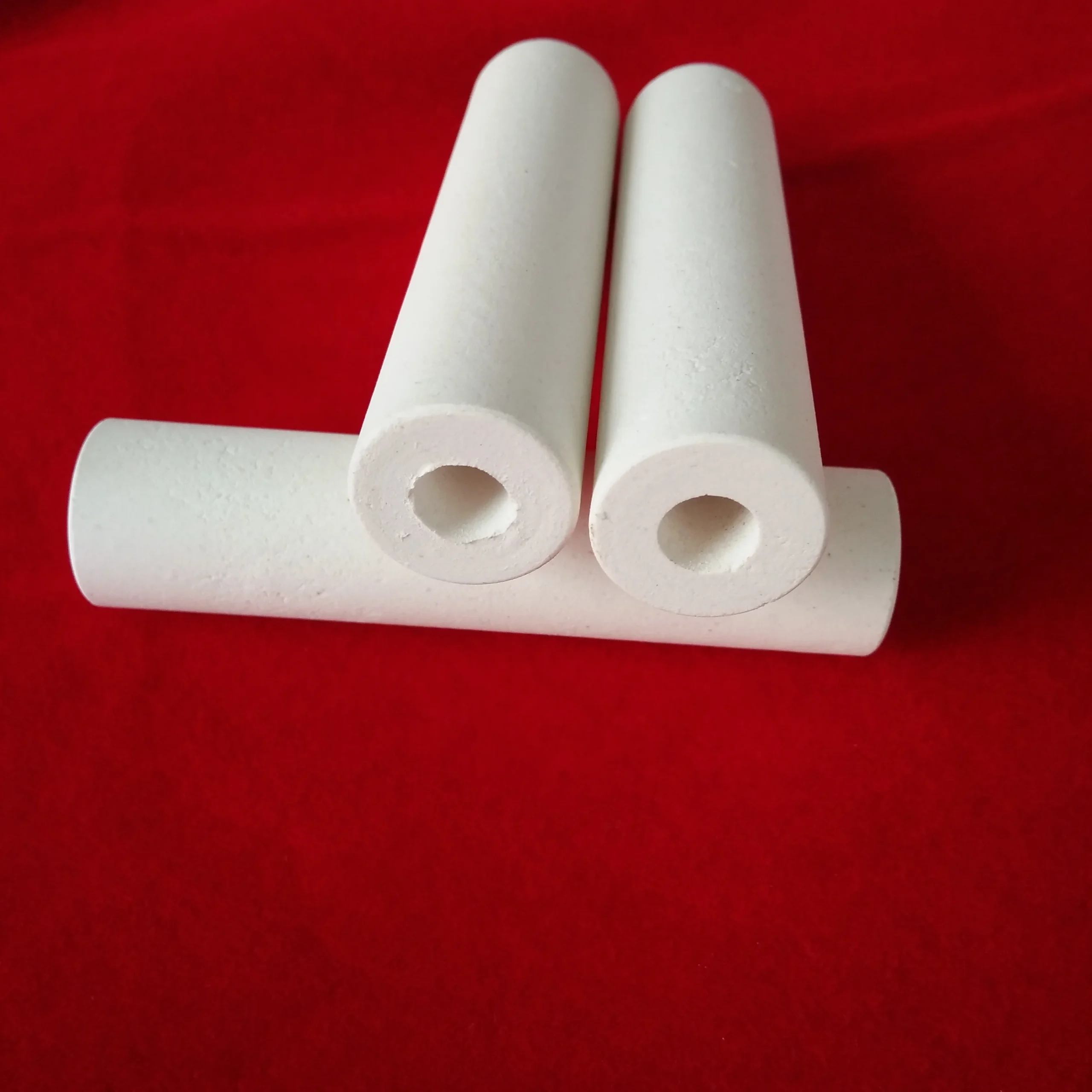 HTB1eRRtOXzqK1RjSZFCq6zbxVXaw.webp Porous Alumina Ceramic Filter Tubes Used in Water - Image 1