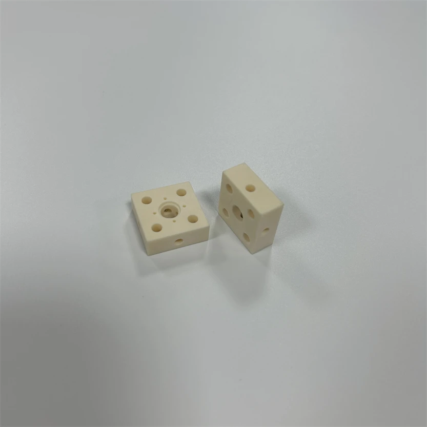 Ha18ccd18e2274238963042b2f3c5ac7ak.webp Heat Resistant 99% Alumina Ceramic Porcelain Wire Terminal Block Connector - Image 1