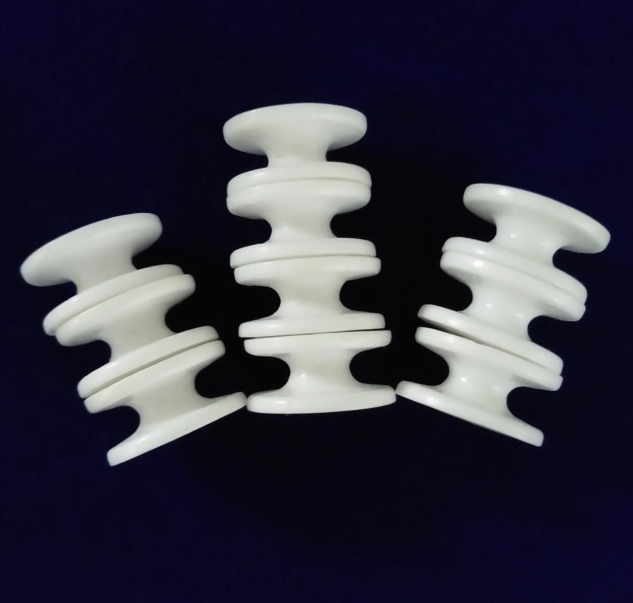 Hce00fdf840594b65822292a3e9d3b45bu.webp Surface Polished Textile Ceramic Yarn Guide Ceramic Thread Guide Colored Eyelet Guide - Image 1