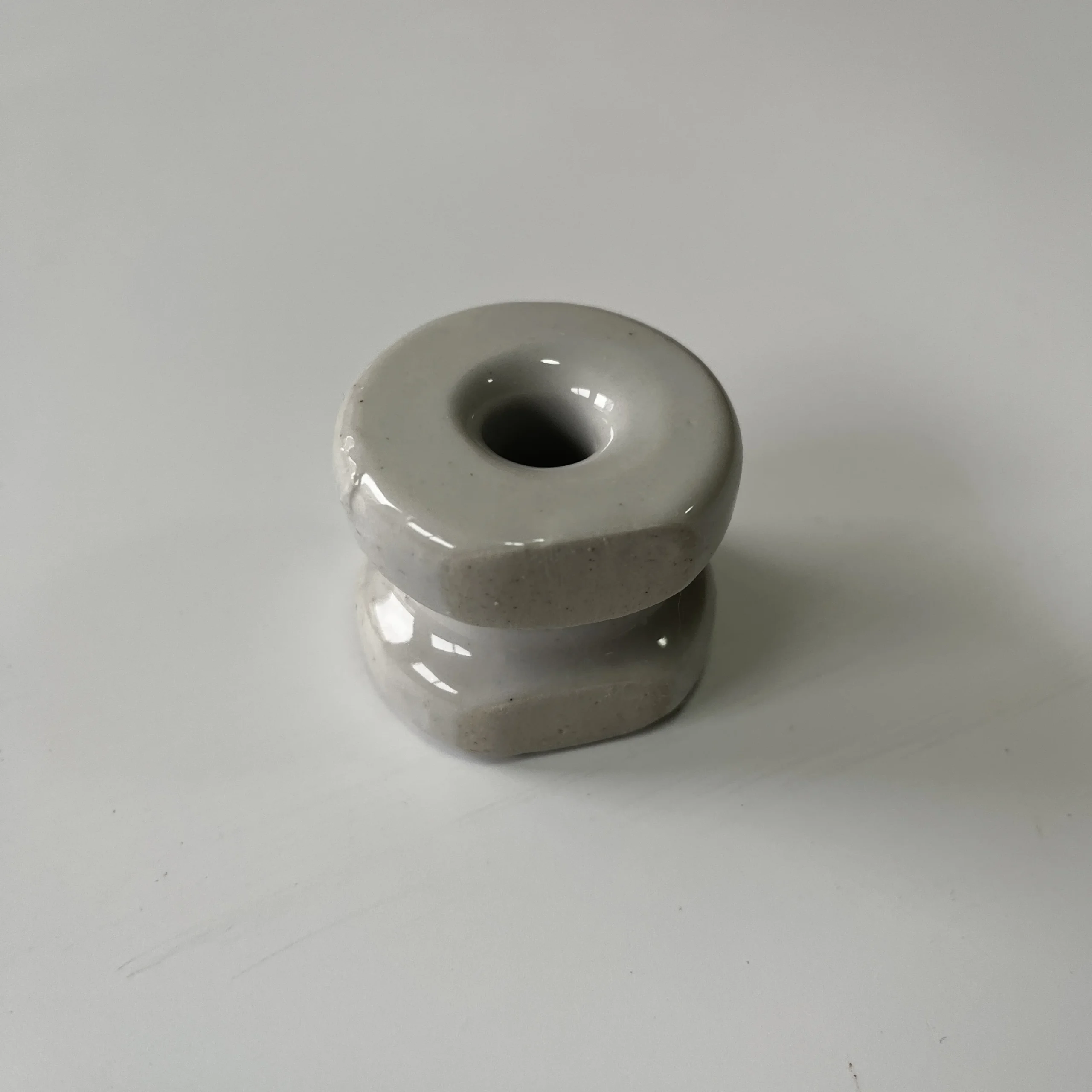 Hfb61aecc581645f0a07d21f1f4c07fbdJ.webp Good Insulation Glazed Ceramic Roller Steatite Ceramic Terminal - Image 1